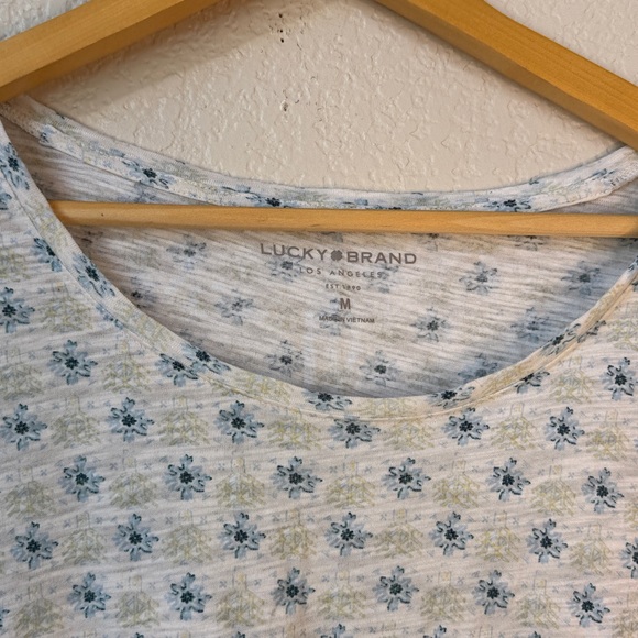 Lucky Brand Tee Shirt Top Floral Blue and Yellow Size Medium - Picture 3 of 8